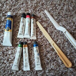 Lot of 7 professional artists paints and 2 paint tools